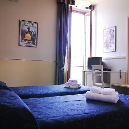Anna's Hotel 2*