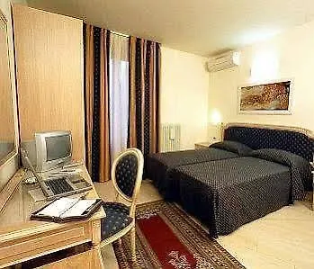 Anna's Hotell 2*